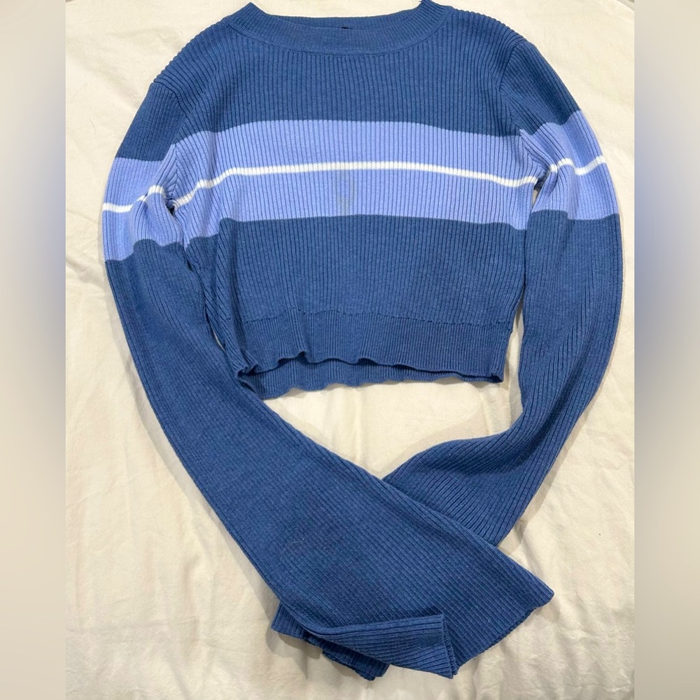 Blue long sleeve crop top